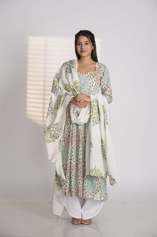 Hamnasheen Suit Set