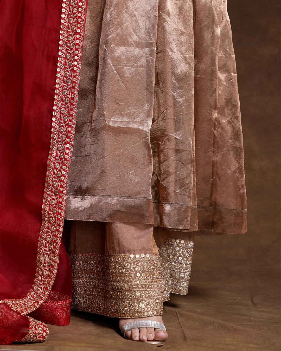 THE DHAHABI-MASTANI SUIT SET